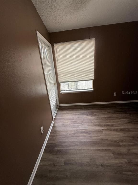 Building Photo - 1908 Lake Atriums Cir