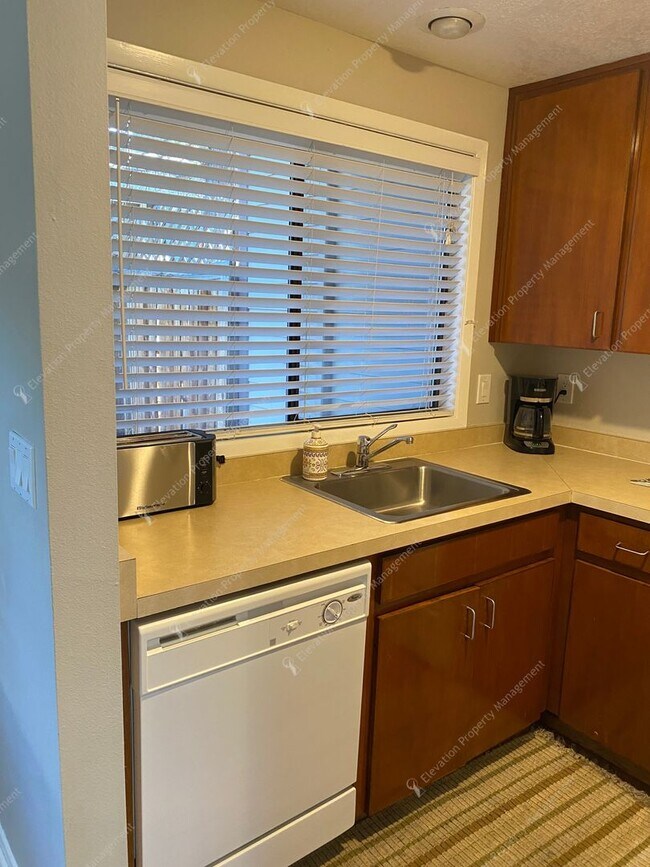 Building Photo - FULLY FURNISHED, 1 BR - 1.5 BA + LOFT CONDO IN NW BEND