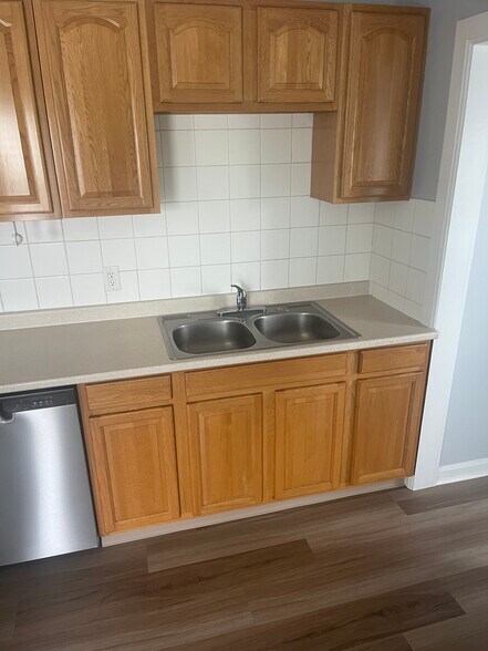 Building Photo - 16 Hanna St