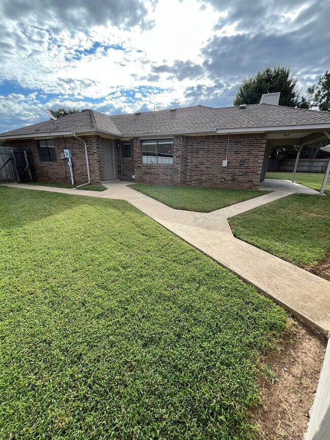 Building Photo - 1404 Bois D Arc Dr