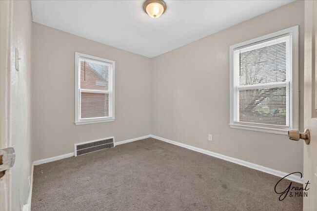 Building Photo - $1275 3 bedroom bungalow