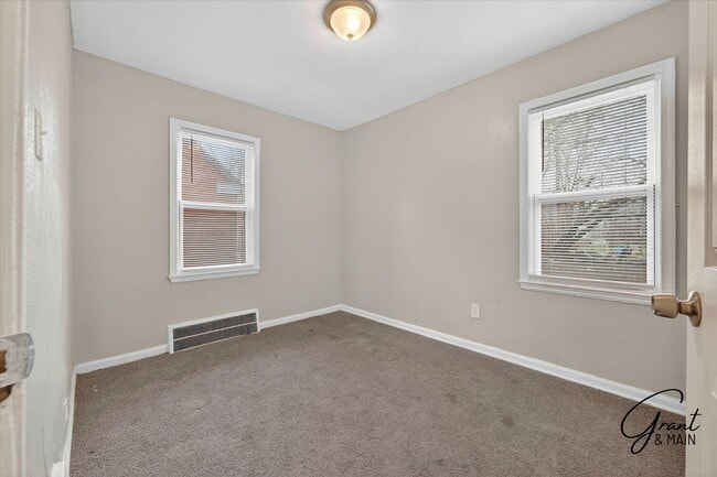 Building Photo - $1300 3 bedroom bungalow