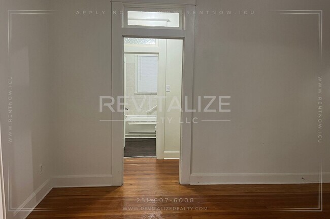 Building Photo - Charming Lower Midtown Cottage