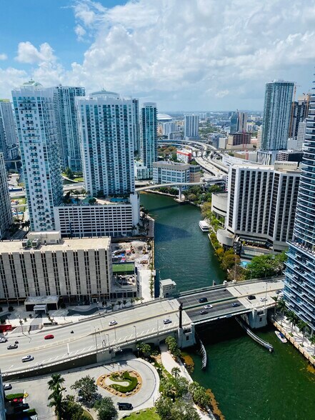 Building Photo - 465 Brickell Ave