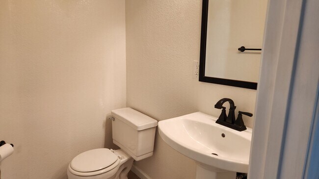 Building Photo - Charming Lake Wildwood Home 3 Bedroom 1 Bath