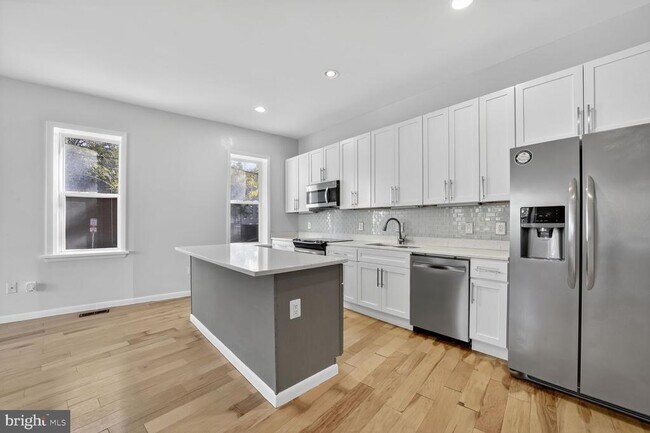 Building Photo - 15 S St NE