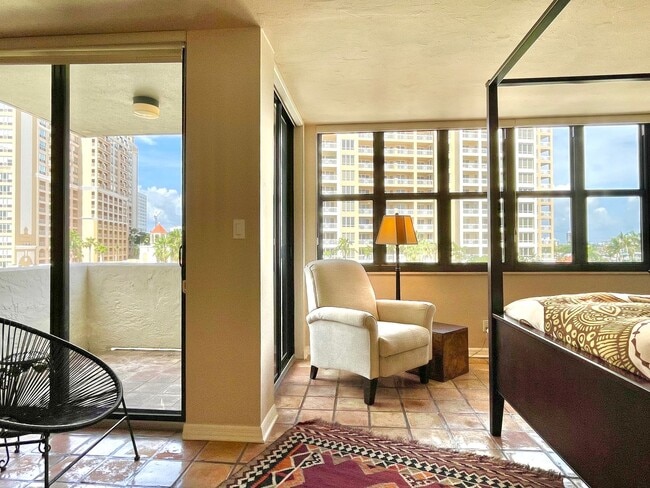 Building Photo - Sarasota Bay Penthouse