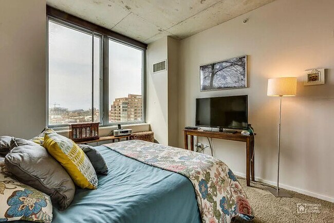 Building Photo - 659 W Randolph St