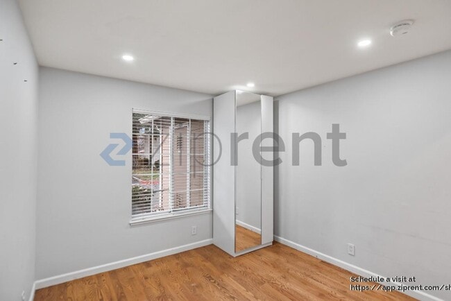 Building Photo - 6344 Holly Gillingham Ln