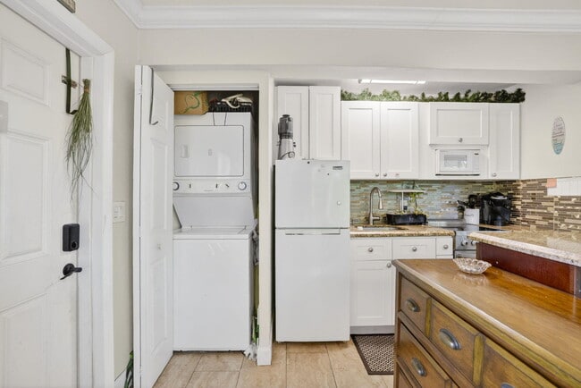 Building Photo - 3207 Marine Dr
