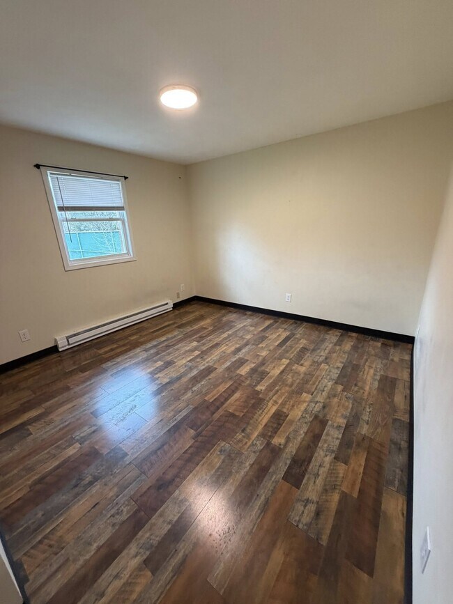 Building Photo - 1828 Newark Rd