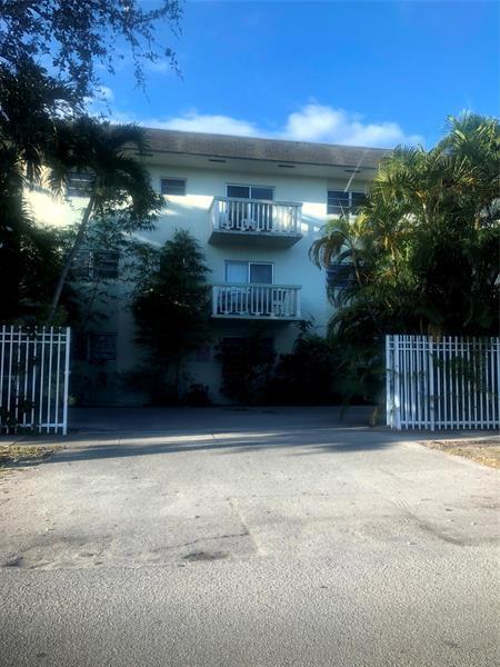 Building Photo - 770 NE 128th St
