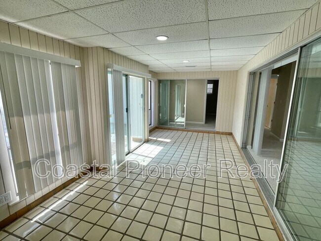 Building Photo - 3602 S Beach Dr