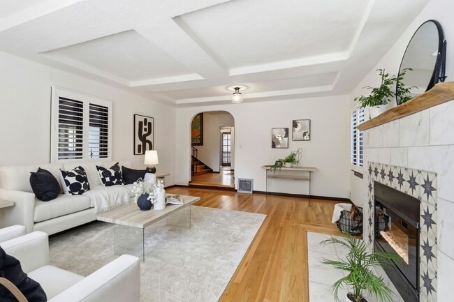 Building Photo - Epic custom remodel on this 1930s Spanish-style home near Downtown Willow Glen!