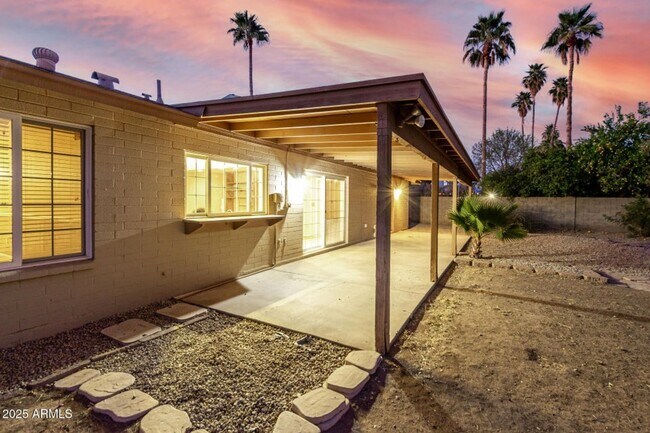 Building Photo - Spacious 5-Bedroom Home in the Heart of Sc...