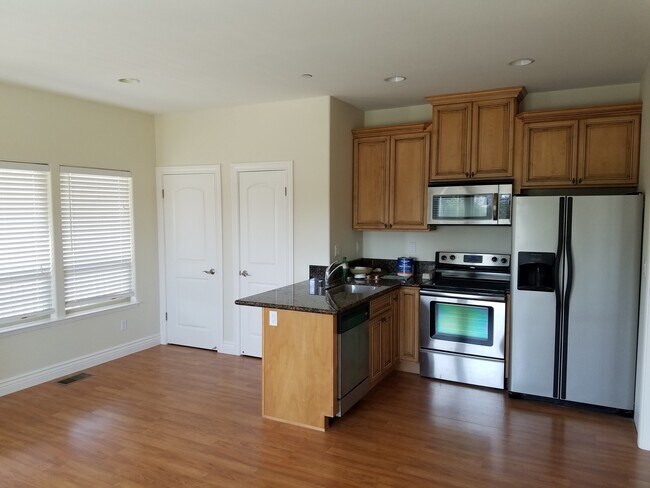 Building Photo - 5960-5964 Vista Ridge