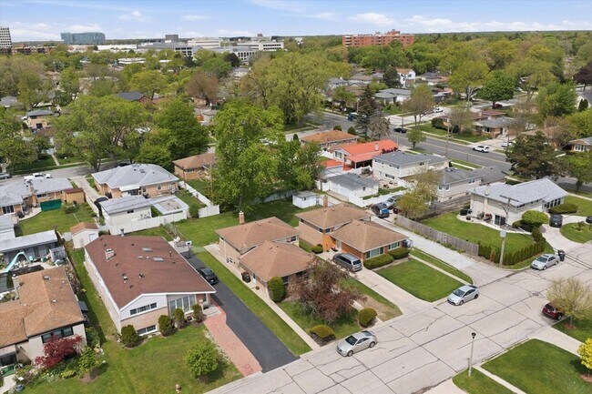 Building Photo - 9536 Tripp Ave