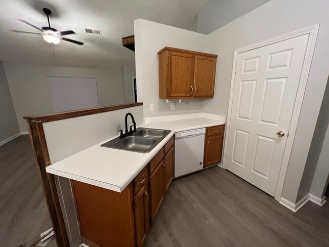 Building Photo - 7011 Village Ln