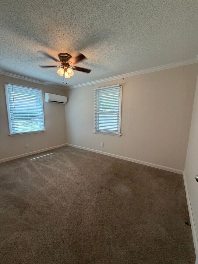 Building Photo - 144 Lacy Cir