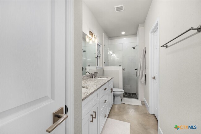 Building Photo - 446 W Overlook Dr