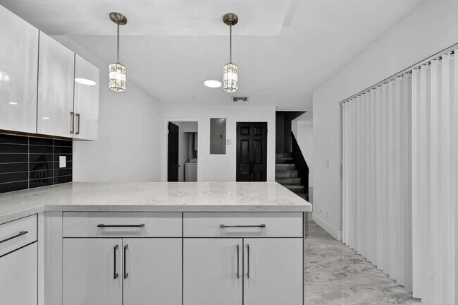 Building Photo - 7512 Courtyard Run E