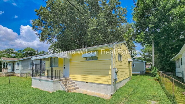 Building Photo - 804 Henderson Ave