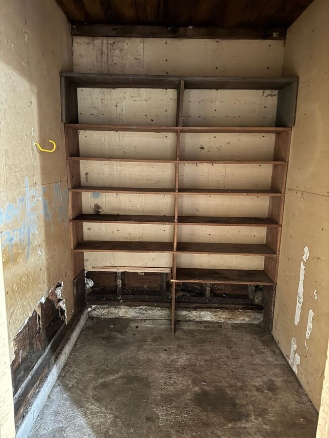 Building Photo - Updated 3 bedroom, 1 bath house in Springfield!