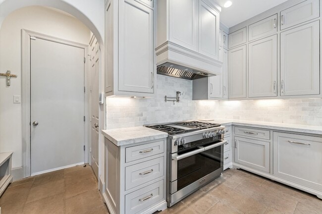 Building Photo - 7 Marilane St