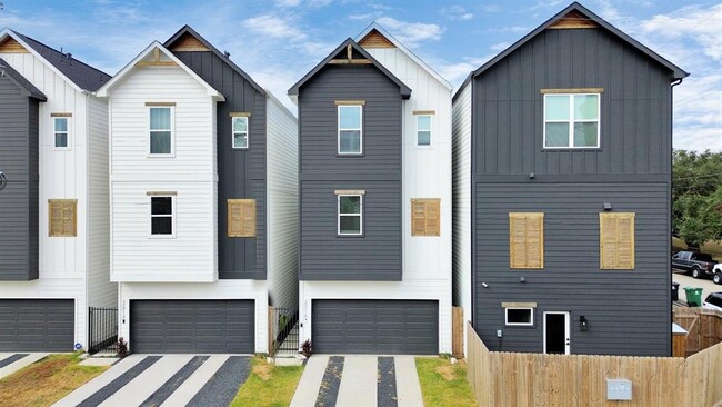 Building Photo - 2015 Cochran St