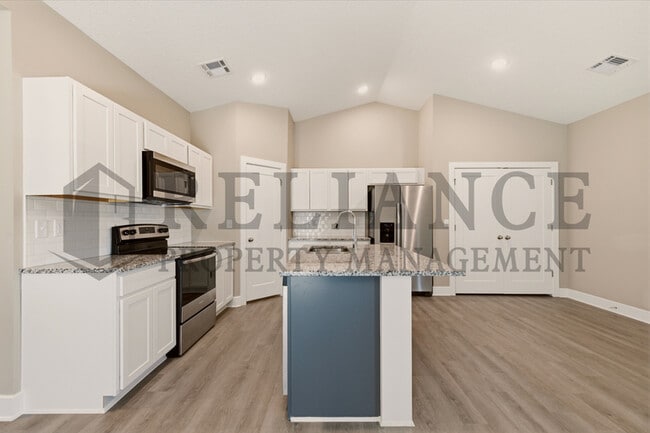 Building Photo - 2755 S Greenleaf St