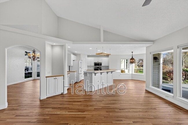 Building Photo - 393 E Trailside Dr