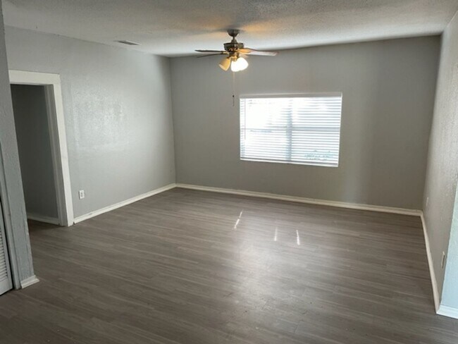 Building Photo - Welcome to Tampa!!!