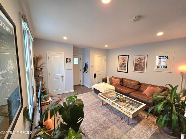 Building Photo - 305 3rd Ave