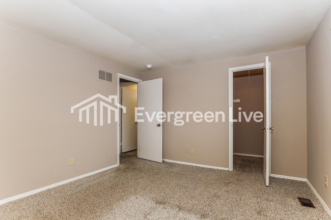 Building Photo - 7566 Mt Whitney