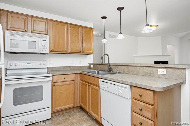 Building Photo - 23102 Alexa Dr