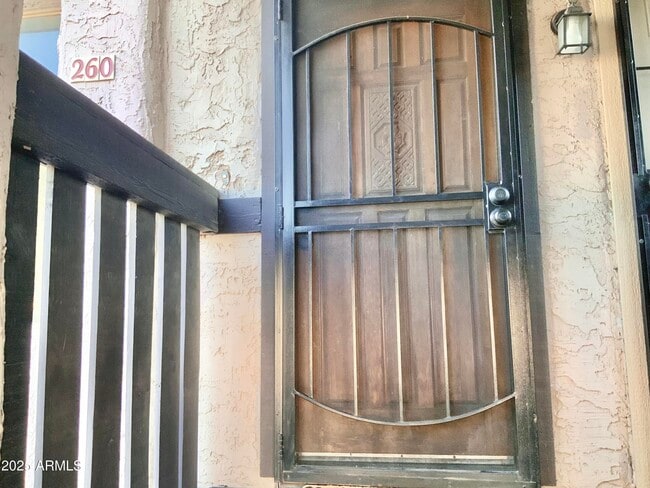 Building Photo - 1927 E Hampton Ave