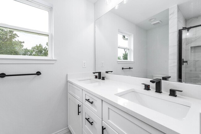 Building Photo - 783 Fortune St