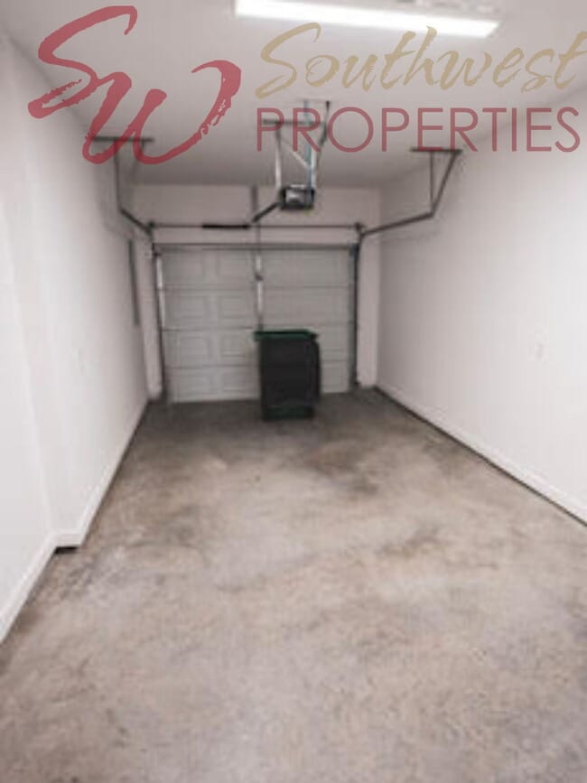 Building Photo - Ebony & Ivory Townhome — Fully Furnished + Walk to Tarleton!