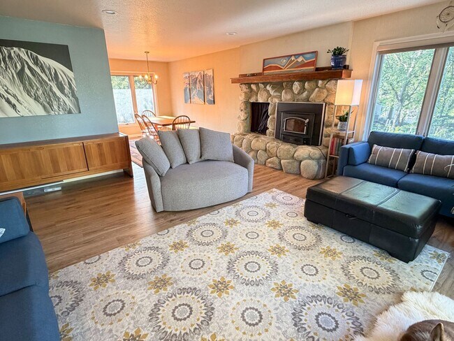 Building Photo - 6841 Crooked Tree Dr