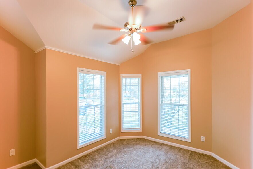 Building Photo - 1061 Village Trail