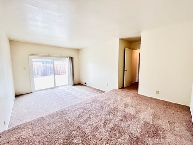 Building Photo - Move-In Ready 4BD/2BA Single Story, Ranch-...