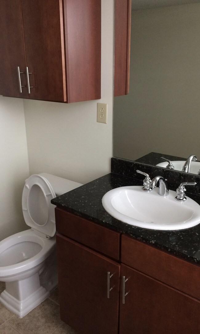 Building Photo - 827 N State St