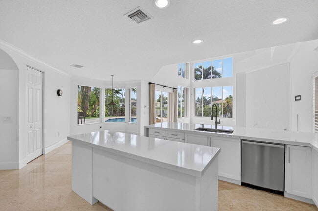Building Photo - 9511 Savona Winds Dr