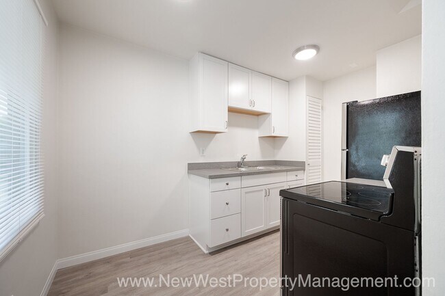 Building Photo - Upgraded Sherman Heights 1 Bedroom, Available Now!