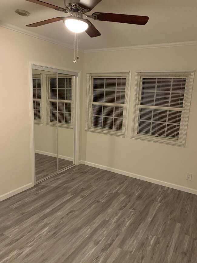 Building Photo - 6402 W 86th Plz