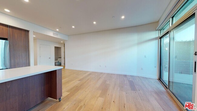 Building Photo - 938 Orange Grove Ave