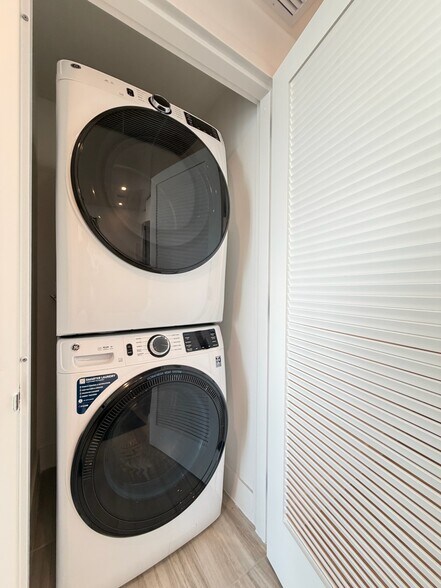 Building Photo - 501 N Miami Ave