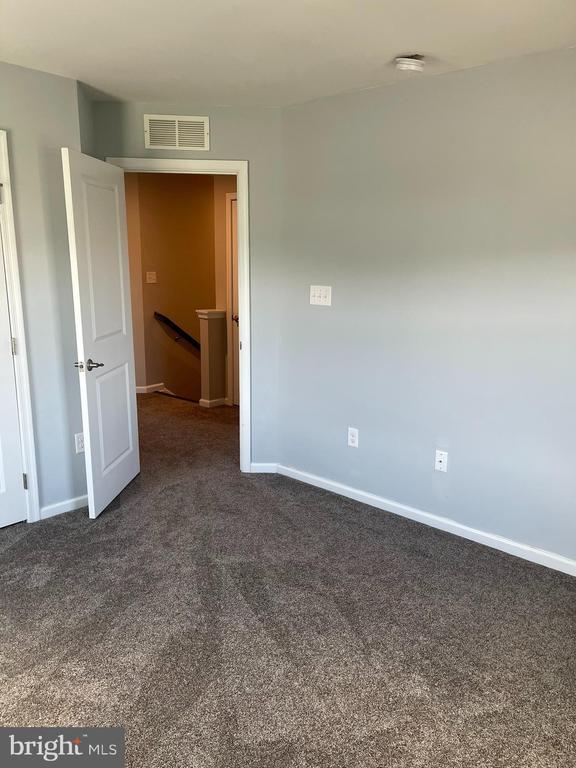 Building Photo - 331 S Parkway Dr
