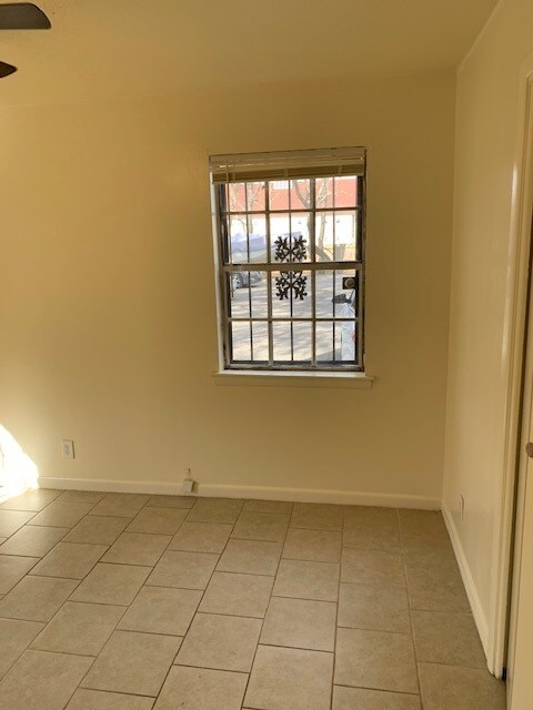 Building Photo - 1502 Dauphin St