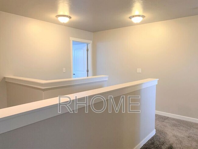 Building Photo - 14257 South Side Hill Ln